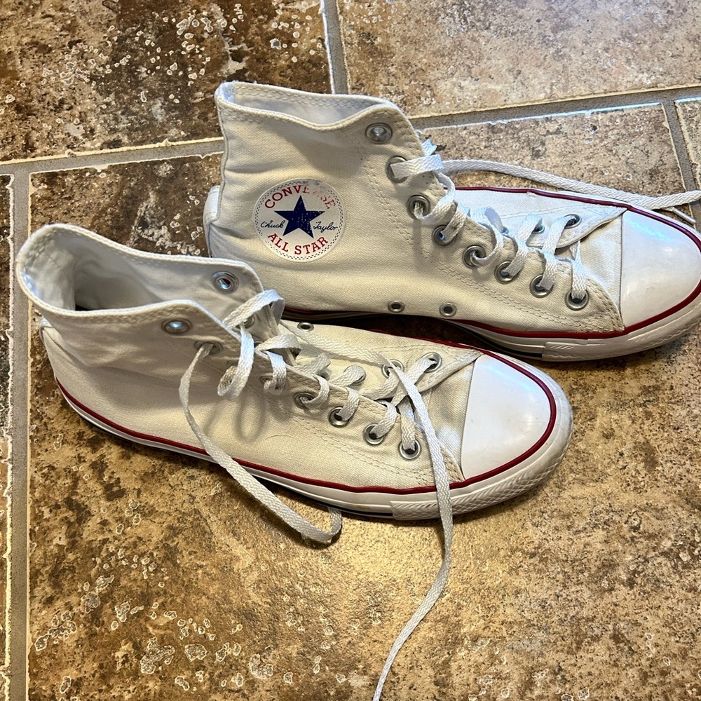 Converse Hightops men’s size 7, women’s size 9